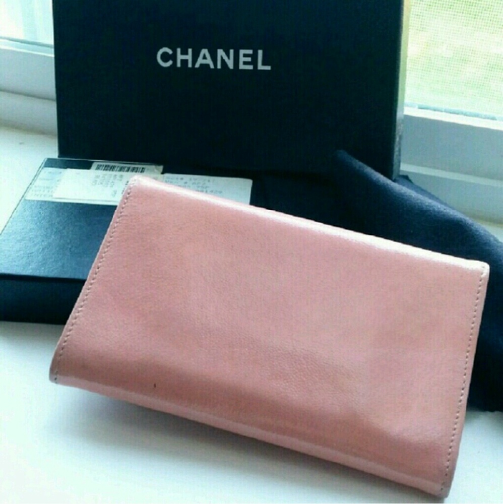 Auth CHANEL Bifold Clutch/Wallet - Picture 2 of 4